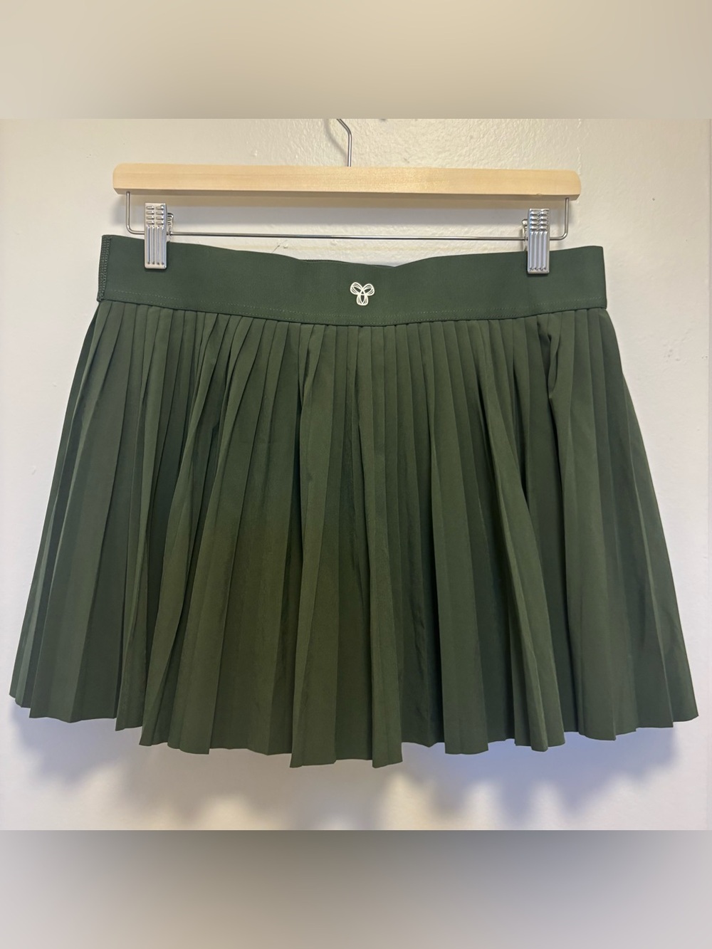 Aritzia Tnaction Sports Skirt Kombu Green Like new size L - Picture 2 of 3